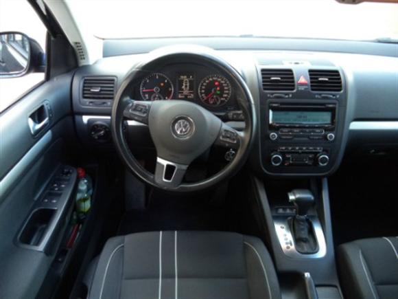 Volkswagen Jetta Dizel Otomatik Kiralık Sidede