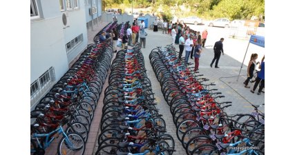 610 öğrenciye bisiklet dağıttı